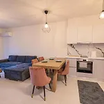 Elymara Family Vacation Apartamento
